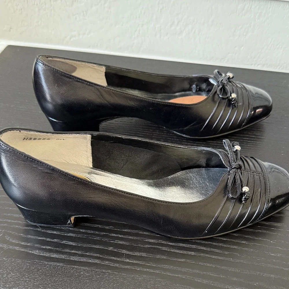 Ros Hommerson Black Leather Heels with Silver Bow Detail 9W - Picture 5 of 11